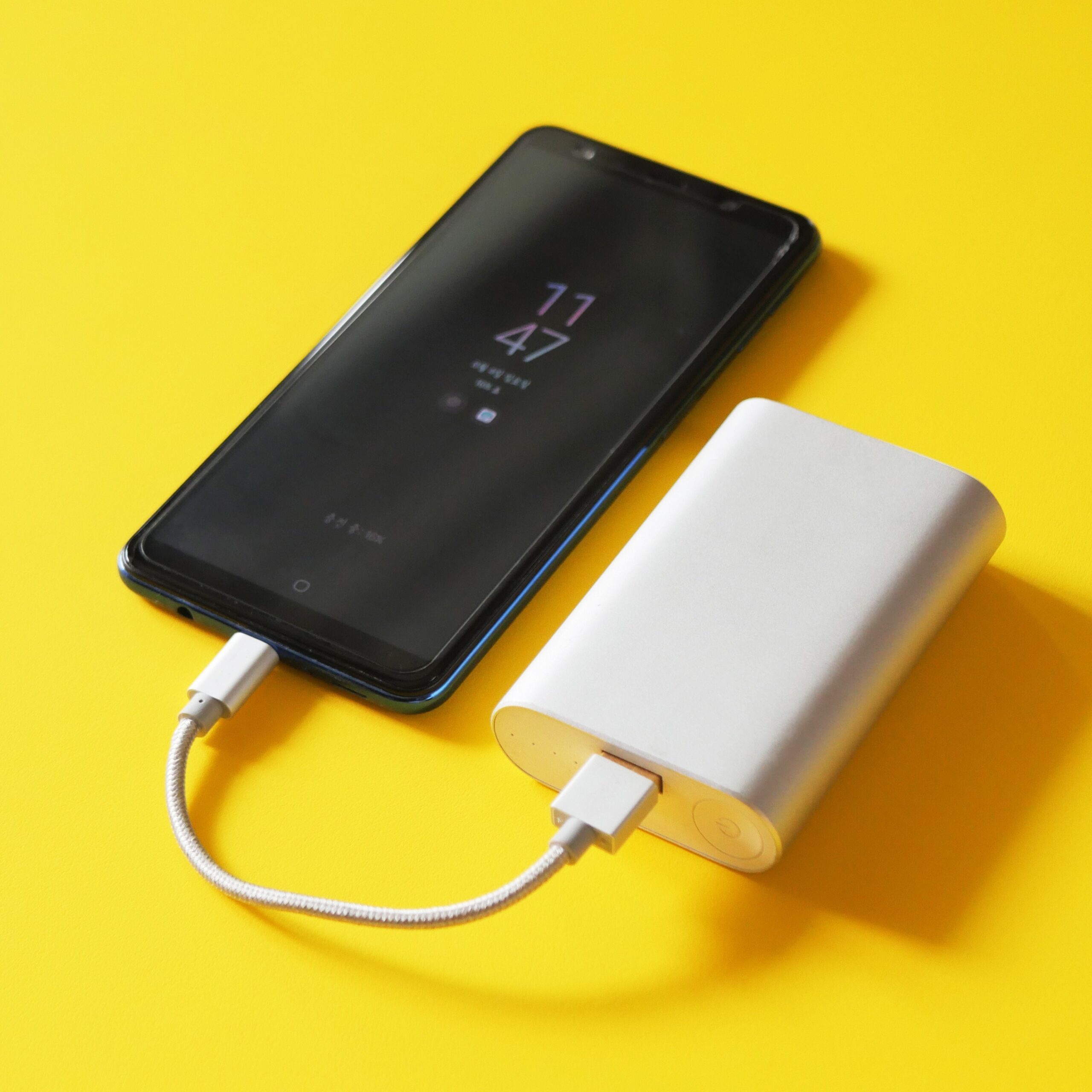 Power bank / chargers & charging cable